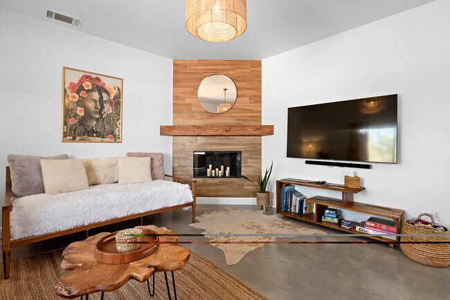 Building Photo - 60782 Duvall Dr