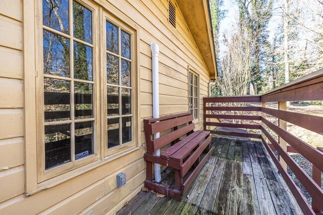 Foto del edificio - 1570 Spring Ln NW