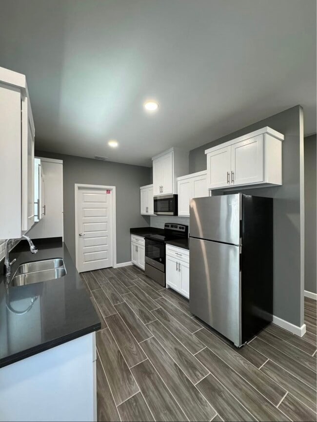 Building Photo - 1808 Angelina Dr