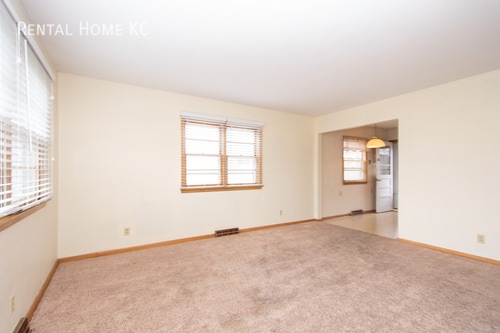 Building Photo - 2-bedroom duplex near downtown Overland Pa...
