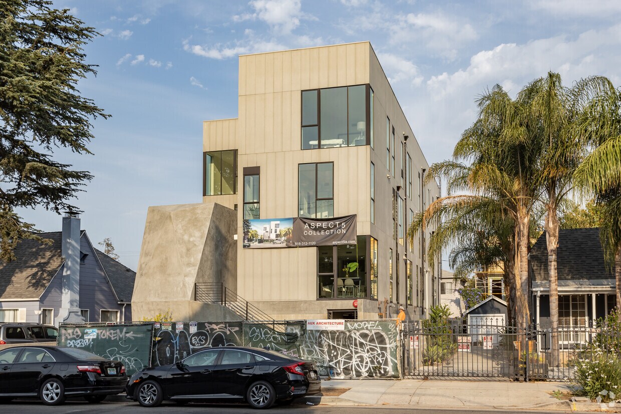 1243 N Gower St, Los Angeles, CA 90038 Apartments in Los Angeles, CA