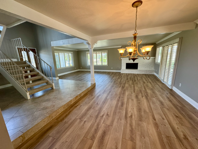 Building Photo - 2024 Rolling Hills Dr