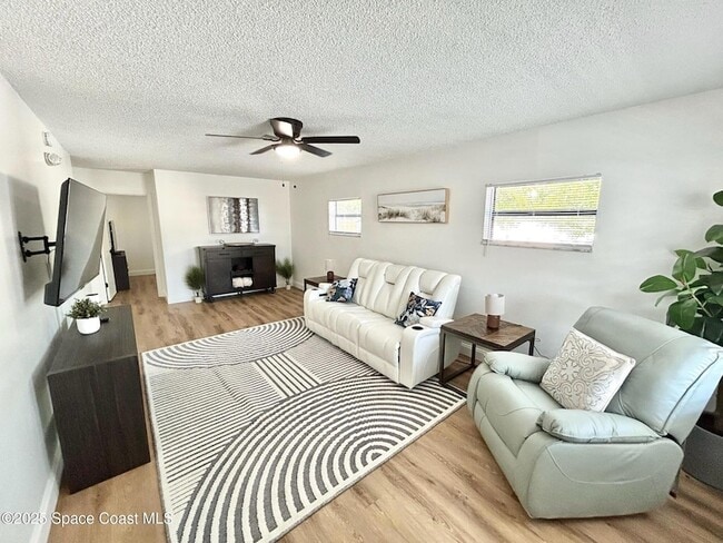 Foto del edificio - 8110 Canaveral Blvd