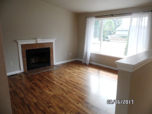 Foto del edificio - UNIVERSITY PLACE 4 bdrm, 2 bath, $2995 rent
