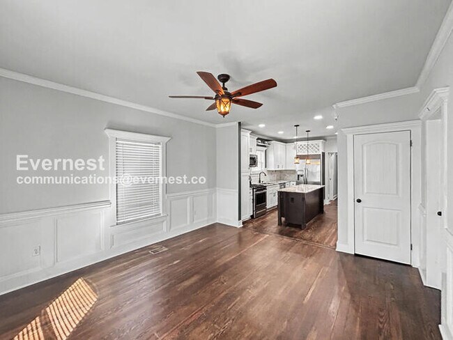 Building Photo - 1845 Vesta Ave