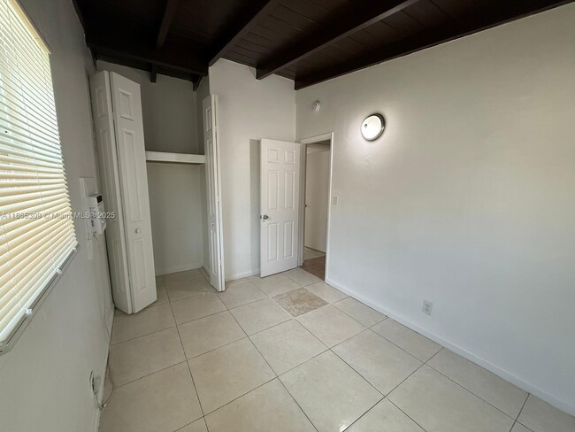 Foto del edificio - 381 NW 16th St