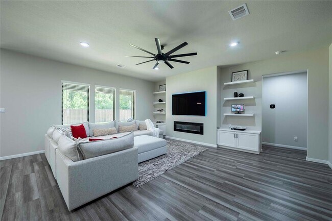 Building Photo - 31302 Raleigh Creek Dr