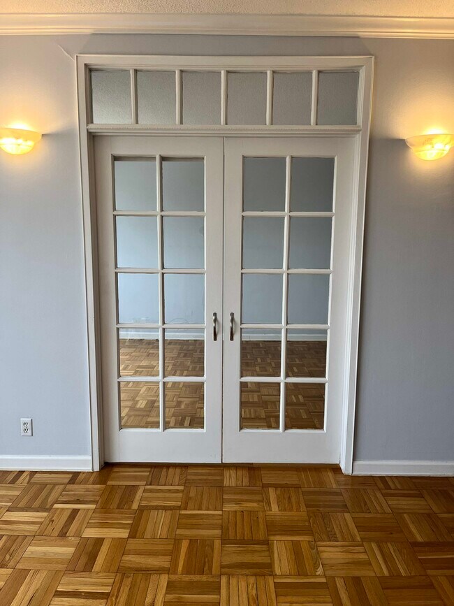 Entry to Bedroom - 1400 Hermann Dr