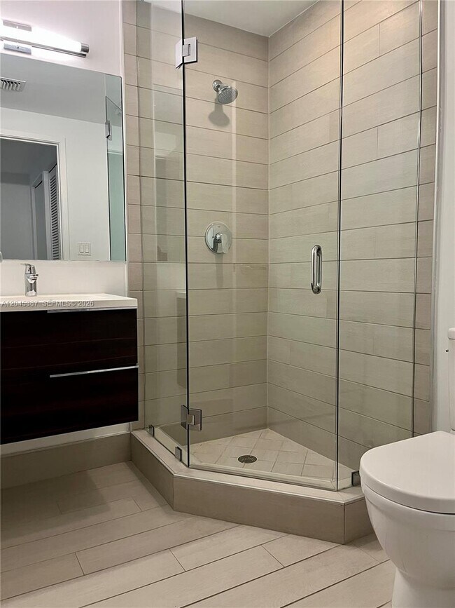 Building Photo - 9940 W Bay Harbor Dr