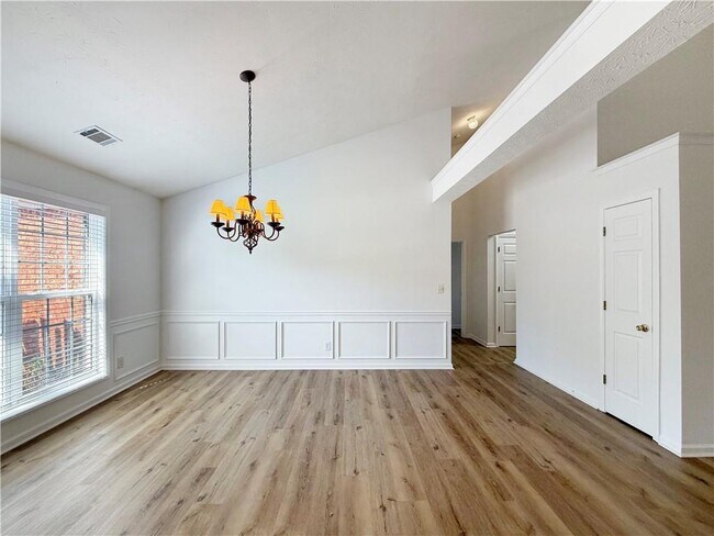 Building Photo - 3385 Stoneleigh Run Dr NE
