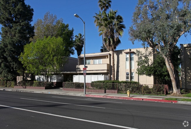 Building Photo - 8567 Balboa Blvd