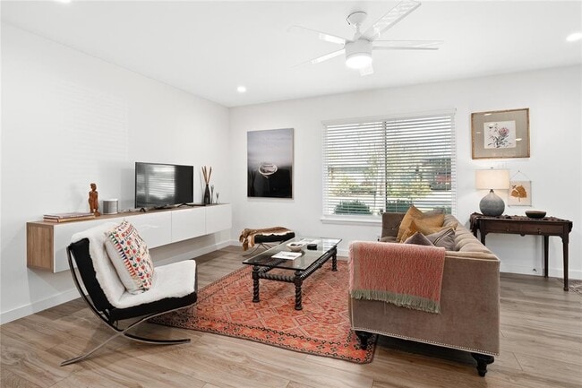 Foto del edificio - 1809 Forestglade Dr