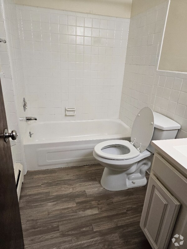 Tennyson Homes Apartments for Rent with Hardwood Floors Berkley, MI