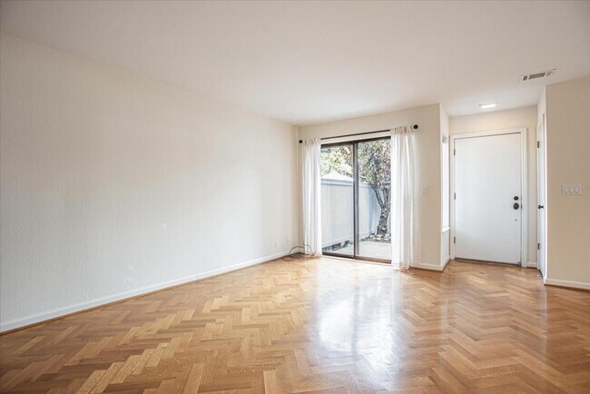Building Photo - 1417 Via Vista