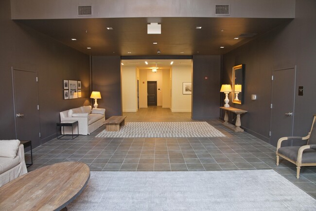 Interior Photo - Cathedral St 300