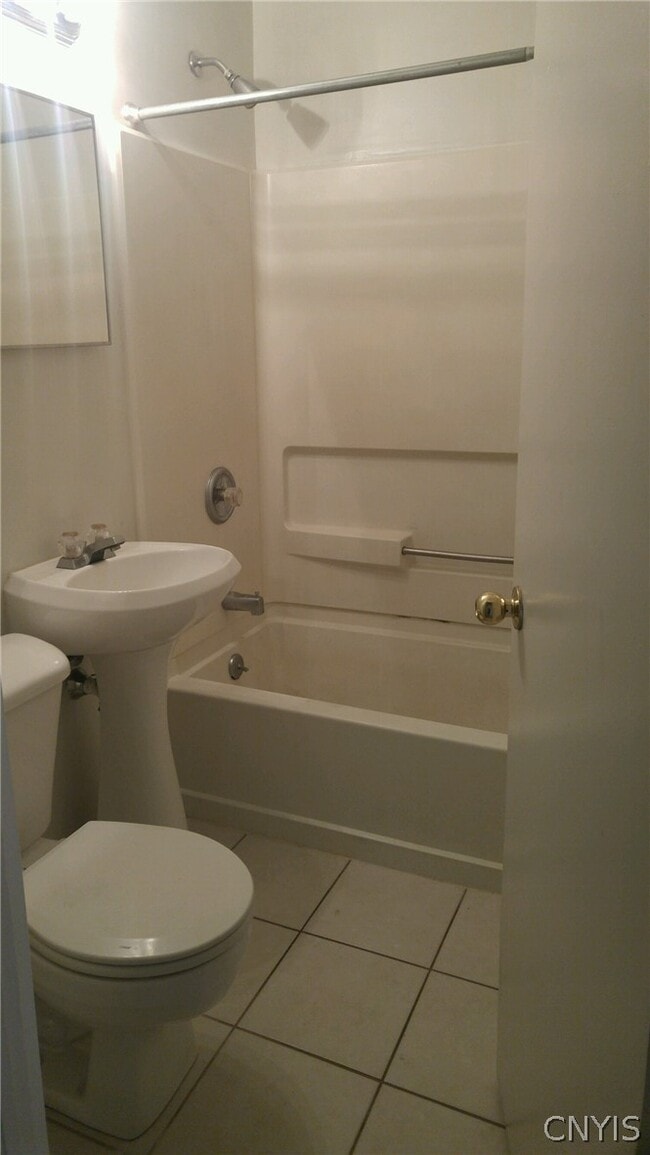 Building Photo - 2600 James St