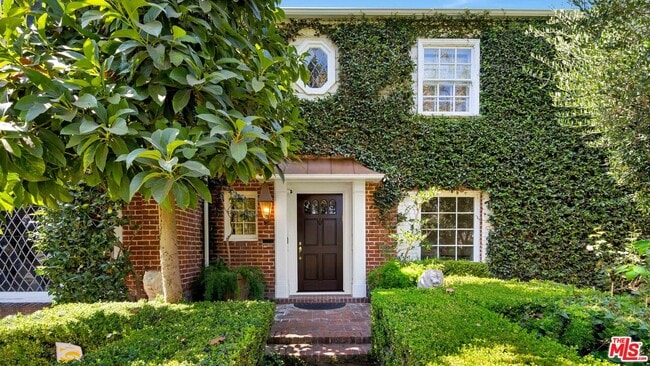 Building Photo - 9887 Carmelita Ave