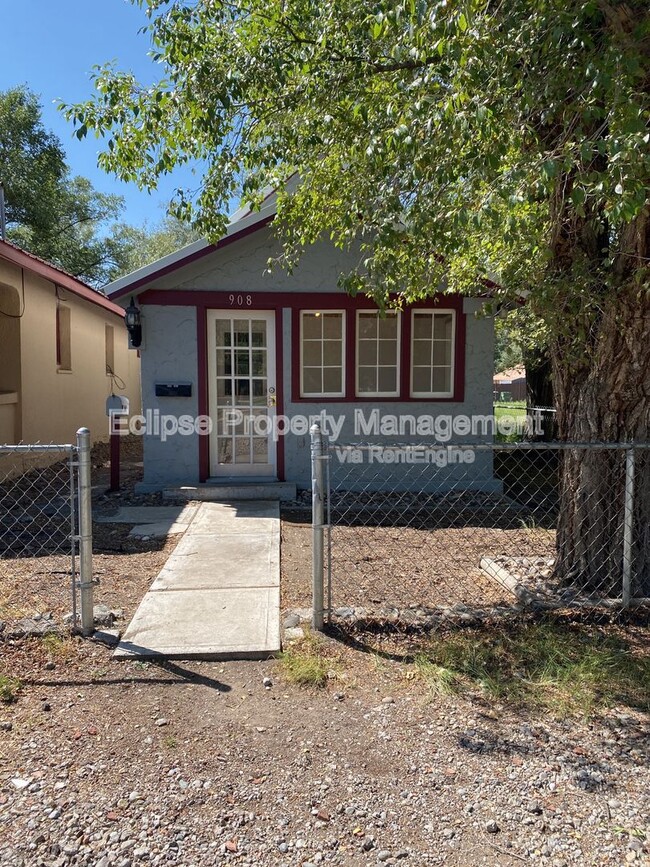 Building Photo - 908 9th St
