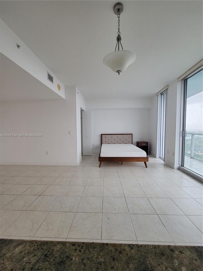 Foto del edificio - 185 SW 7th St