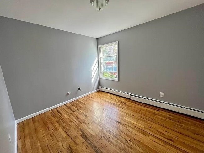 Building Photo - 640 38th St