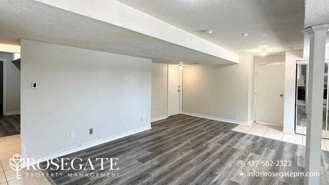 Photo du bâtiment - Spacious 1-Bedroom + Den Apartment in Mark...