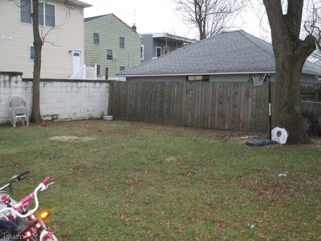 Foto del edificio - 287 Montclair Ave