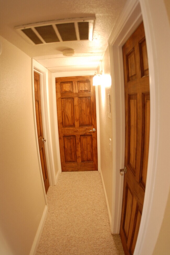 Foto del edificio - 4705 Kester Ave