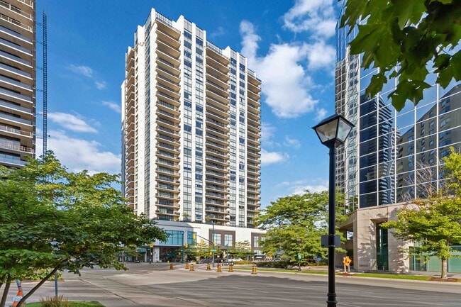 Photo du bâtiment - AZURE Luxury Condo Living * Downtown* 2 Be...