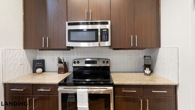 Foto del edificio - 5275 Town and Country Blvd