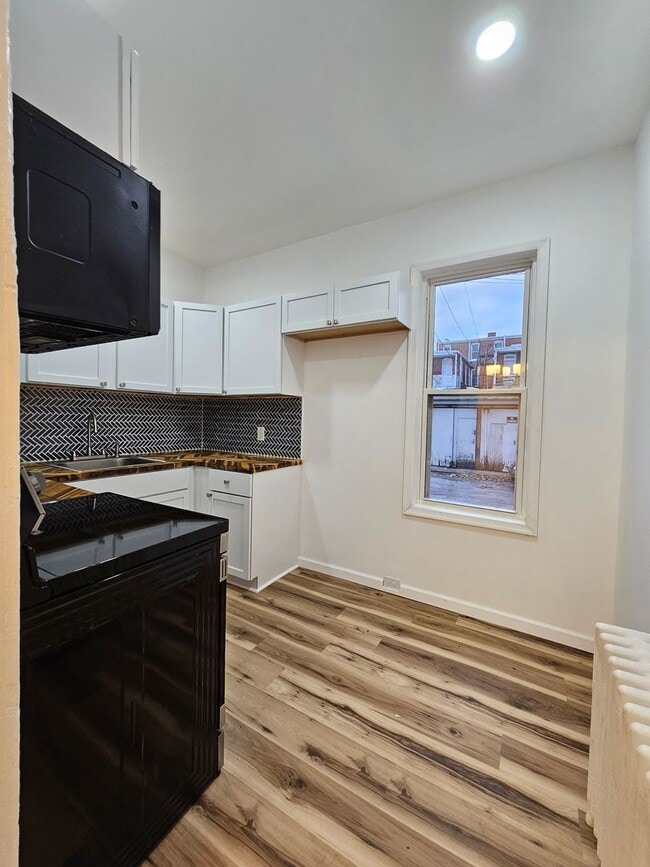 Foto del edificio - 921 W Poplar St