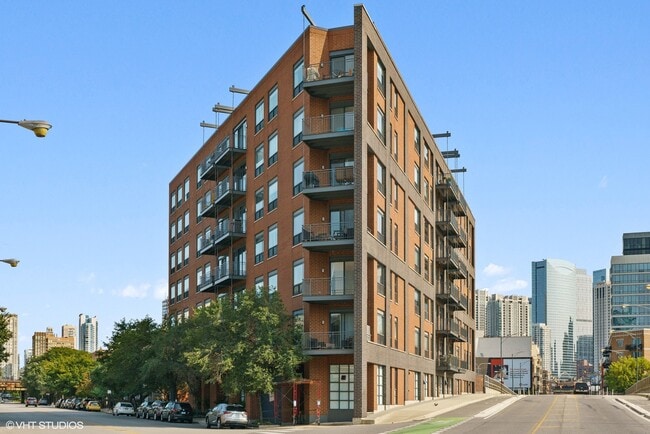 Building Photo - 859 W Erie St