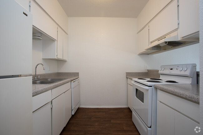 1BR, 1BA - 615SF - Mountain Lakes Apartments