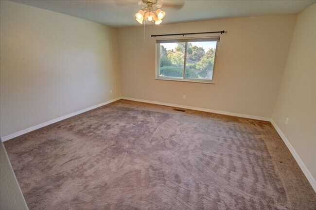 Building Photo - 13208 Blue Corn Maiden Trail NE