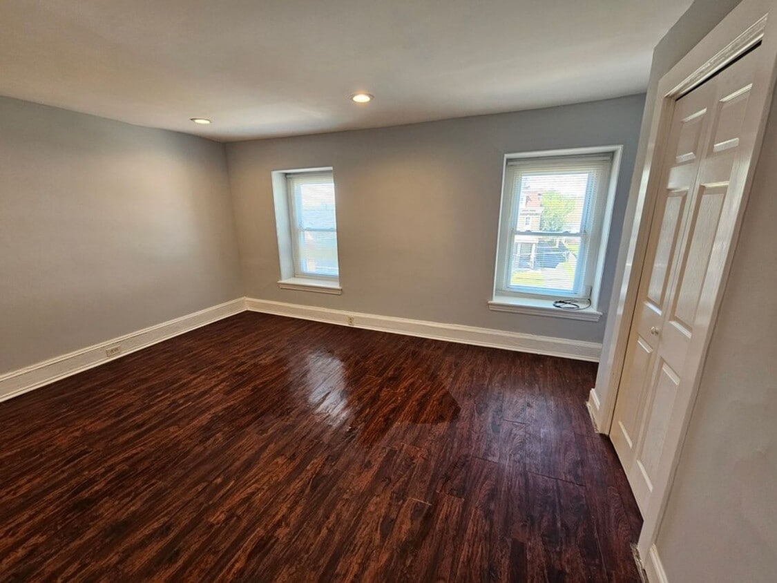 Foto principal - 4729 Leiper St