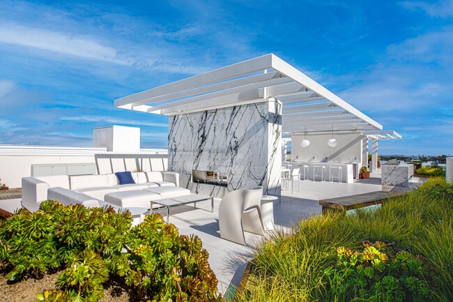 Building Photo - 1550 Lincoln Boulevard Santa Monica, CA 90401