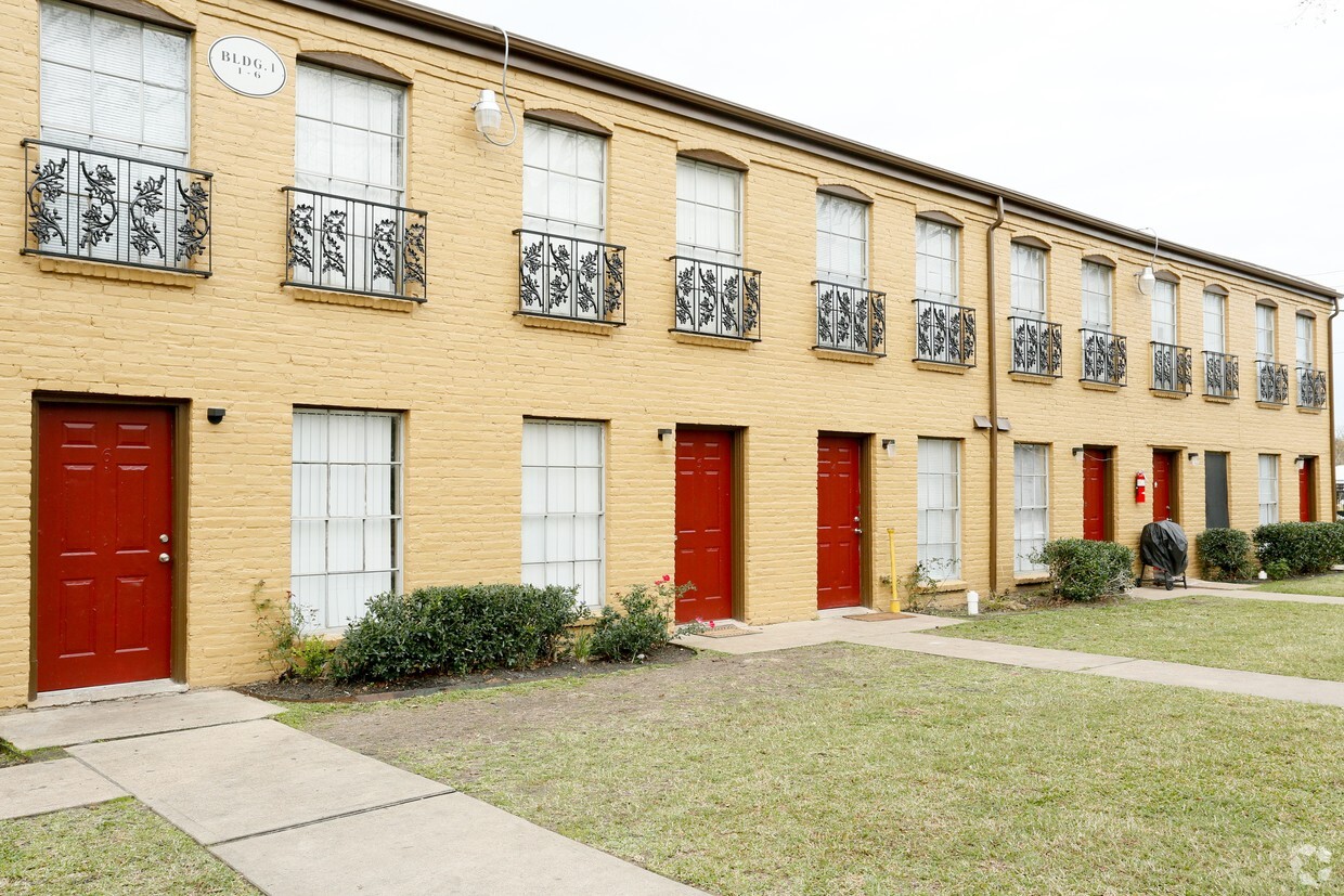 Primary Photo - Scarborough Lane Apartments