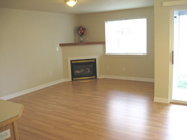 Building Photo - Santa Clara area updated 3 bedroom duplex