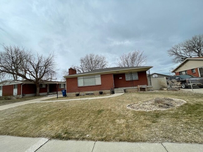 Photo - Charming 2 Bed 2 bathroom home with tons of storage space!