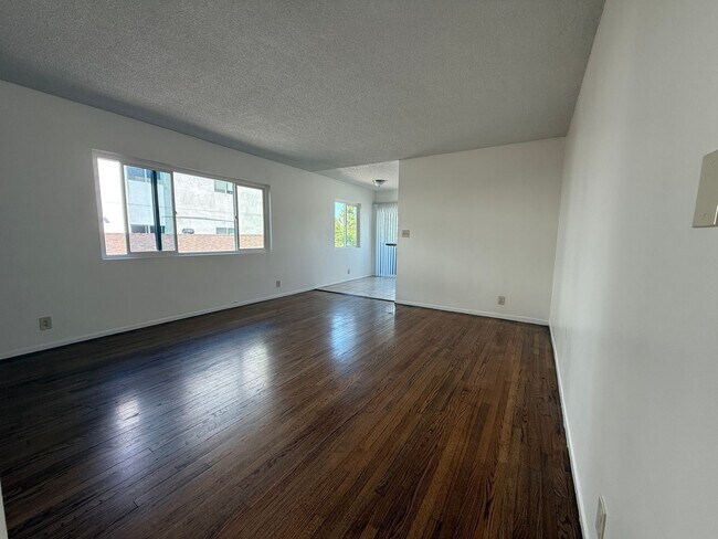 Foto del edificio - 11761 Culver Blvd