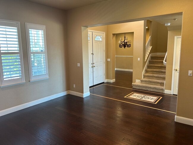 Foto del edificio - Beautiful 5 Bedroom 3 Bathroom in Deer Ridge!