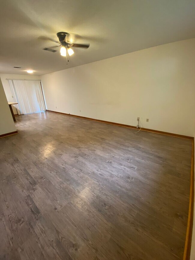 Foto del edificio - 1330 Fuller Rd
