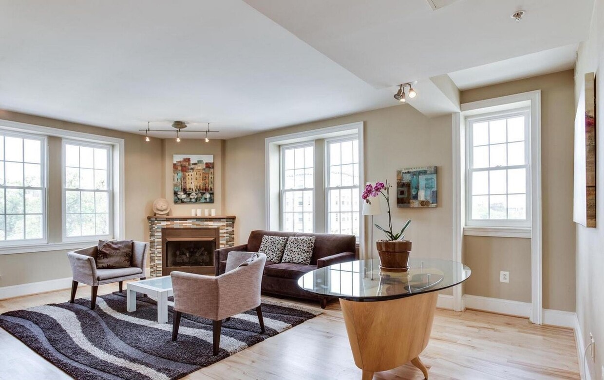 Exceptional 2BR/2BA corner unit with lovely city views. Ready mid-March! - Exceptional 2BR/2BA corner unit with lovely city views. Ready mid-March!