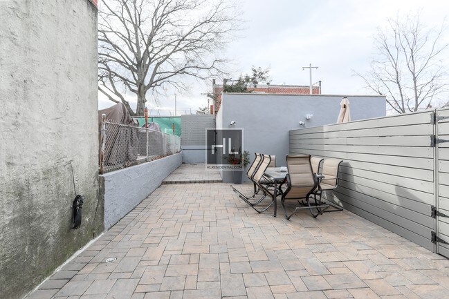 Building Photo - 3br  private backyard, 74 STREET DITMARS