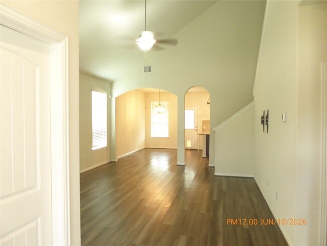 Foto del edificio - 6319 Shadowbrook Hollow Trail