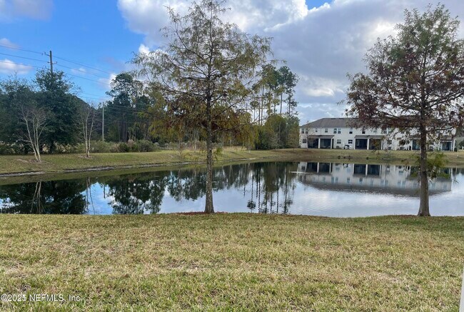 Building Photo - 517 Richmond Dr