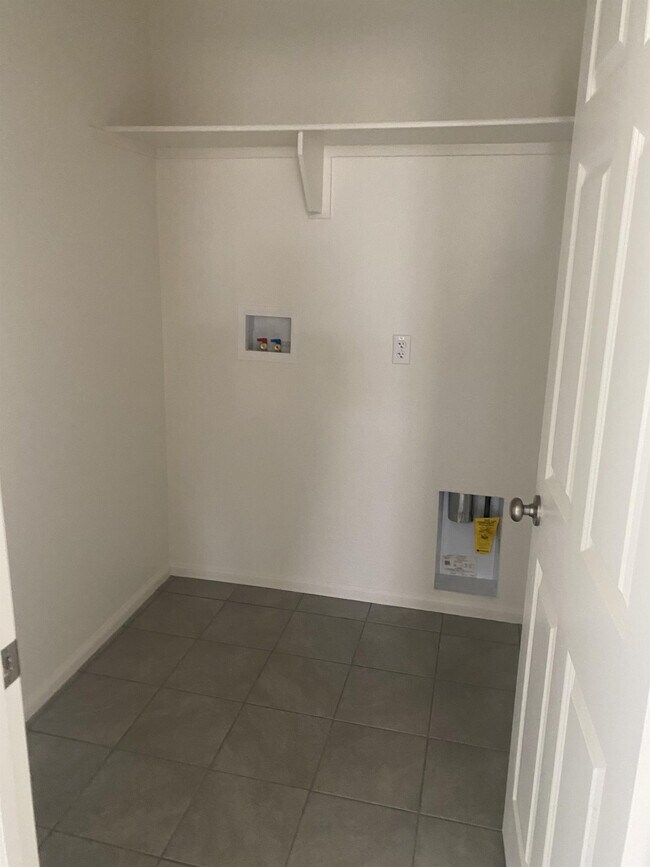 Building Photo - 12926 Dawn Ridge Way