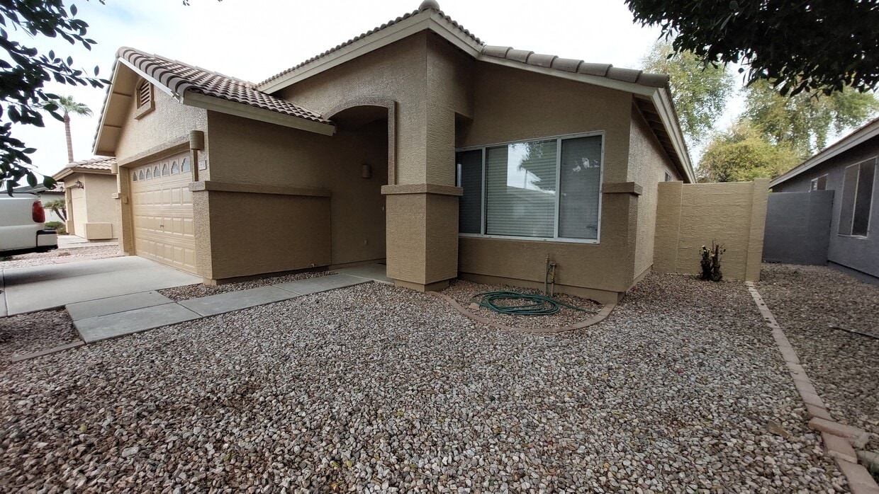 Building Photo - 3930 E Barbarita Ave