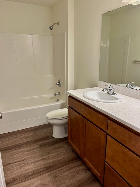 Foto del edificio - 700 N State St