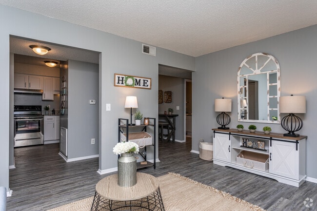 2BR, 2BA - 905 SF - The Avery at Auburn