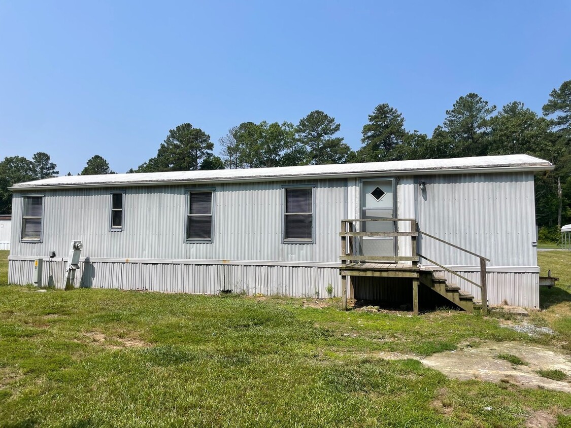 Primary Photo - 2 Bed, 1 Bath newly renovated mobile home ...